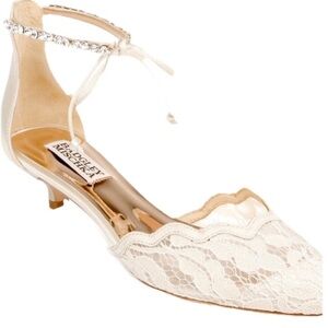 Badgley Mischka Betsy Tan Kitten Heels Shoes 9.5 M New